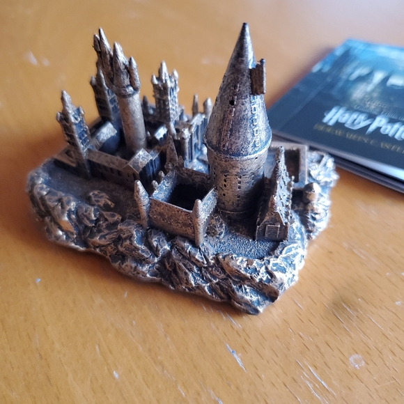 Harry Potter light up castle, booklet and magazine - Picture 9 of 13